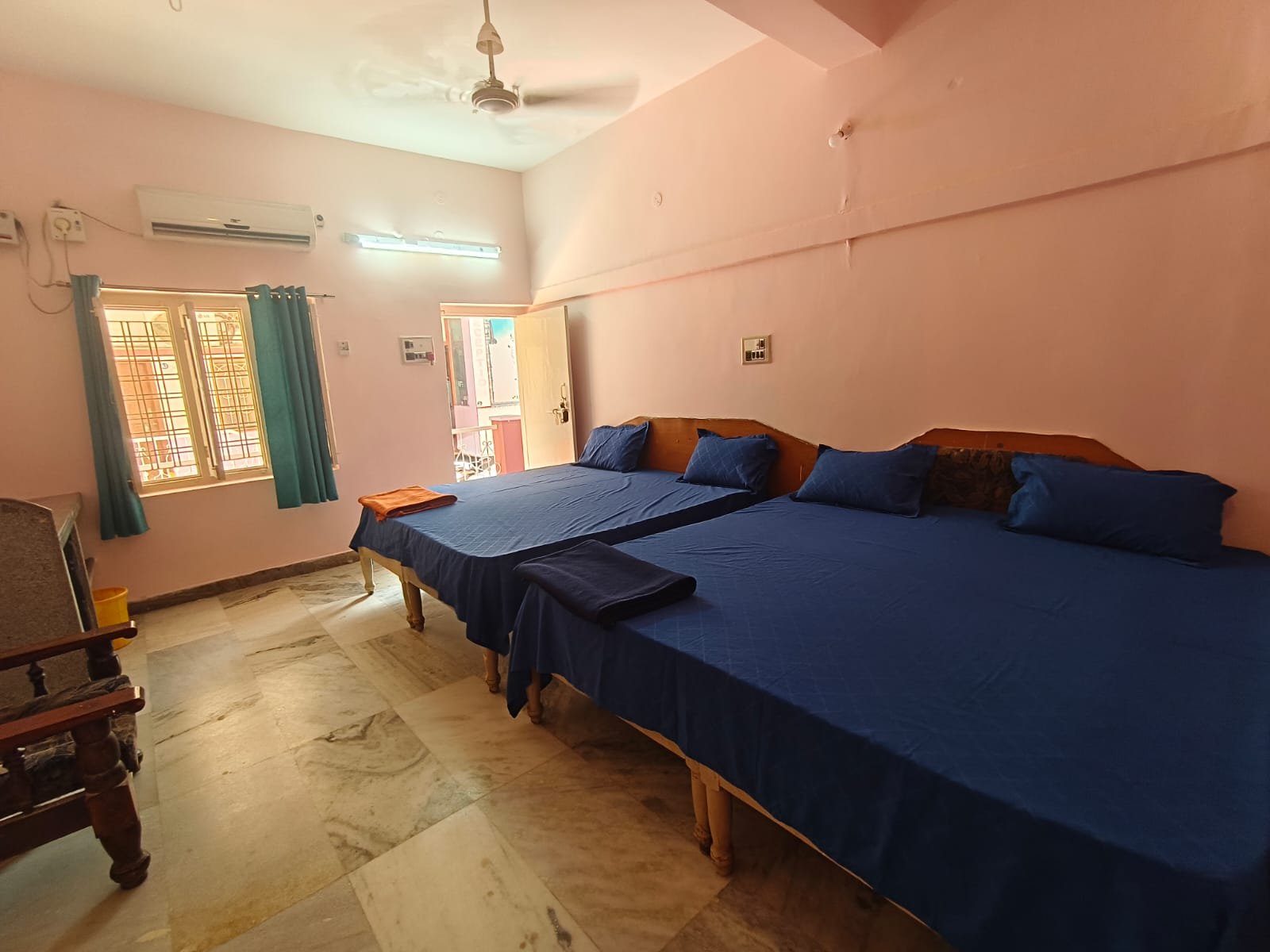 Kalpavruksha Lodge 4 bed room ground and first floor AC and Non-AC