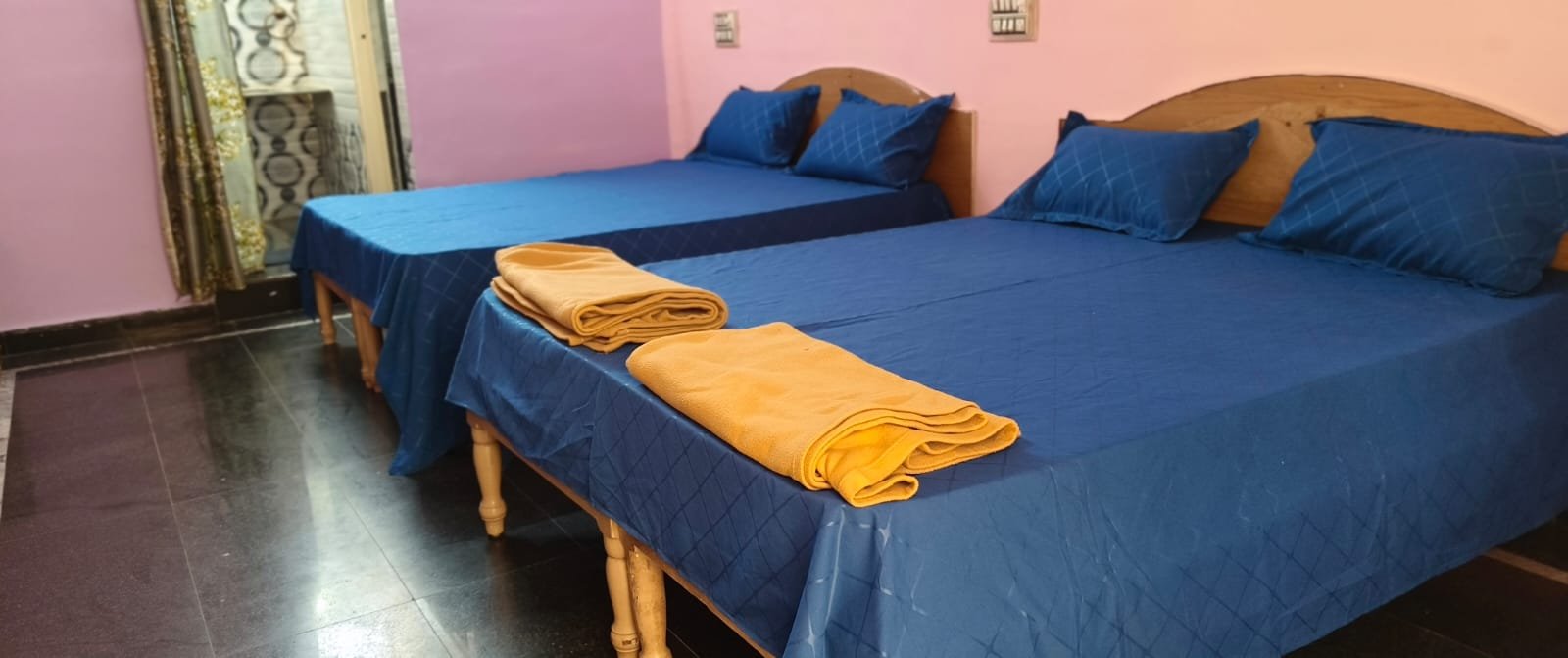 Kalpavruksha Lodge 4 bed room first floor with 2 washrooms